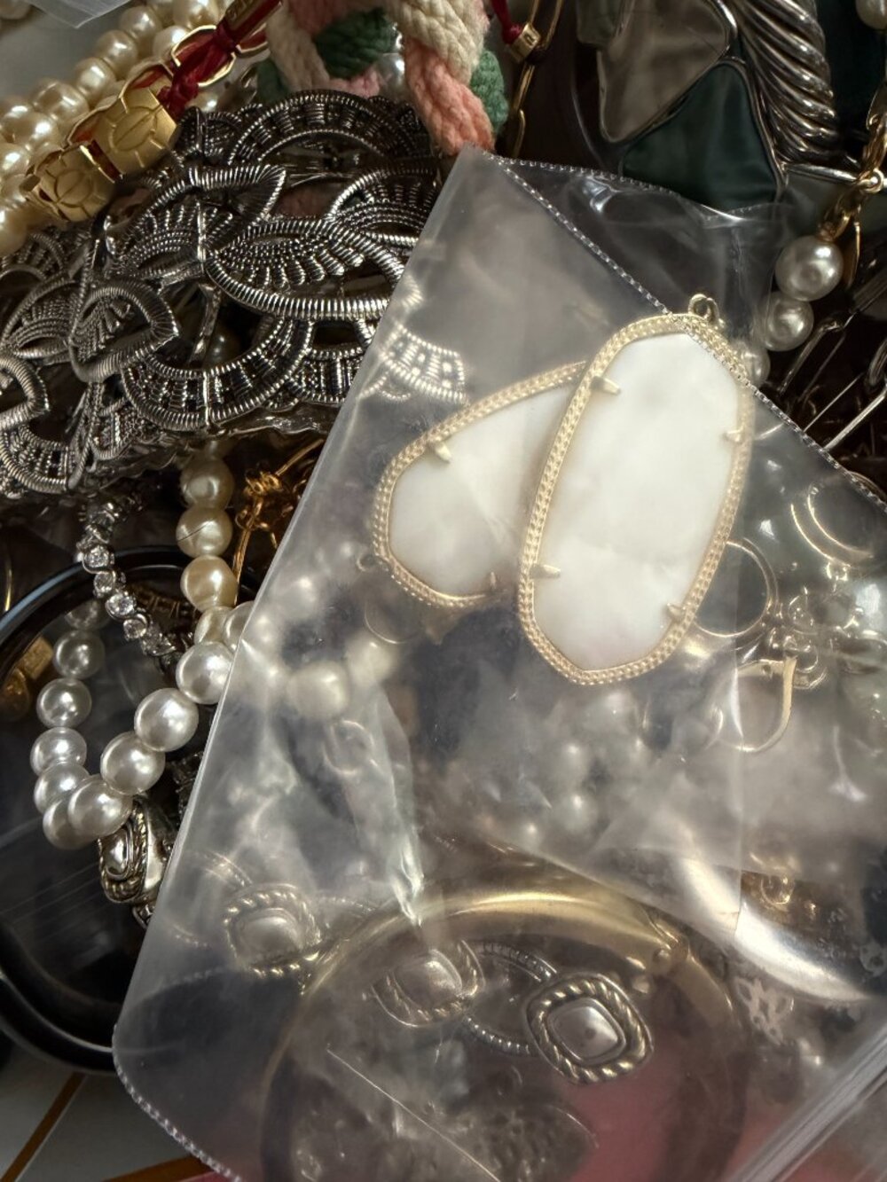 Five Pounds Mixed Fashion Jewelry Necklaces Rings Bracelets Earrings NO JUNK - Picture 3 of 6